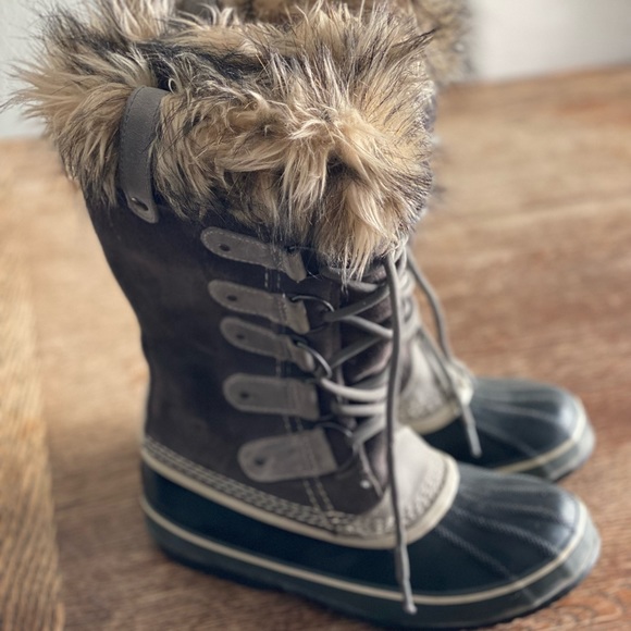 Sorel Boots - Picture 2 of 6